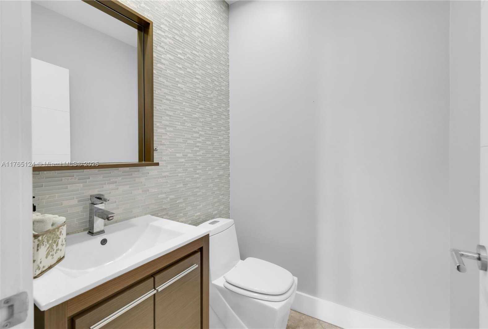 Small Image of 3015 NORTH EAST 208TH ST, Aventura Number 21