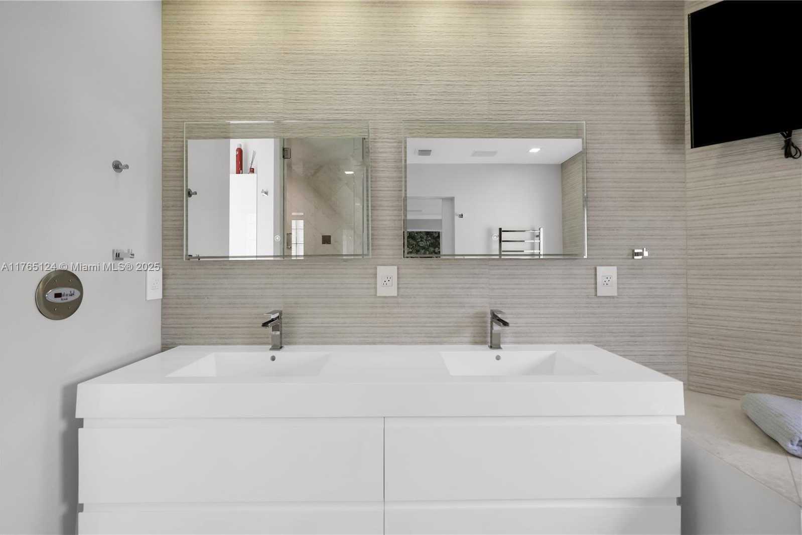 Small Image of 3015 NORTH EAST 208TH ST, Aventura Number 28