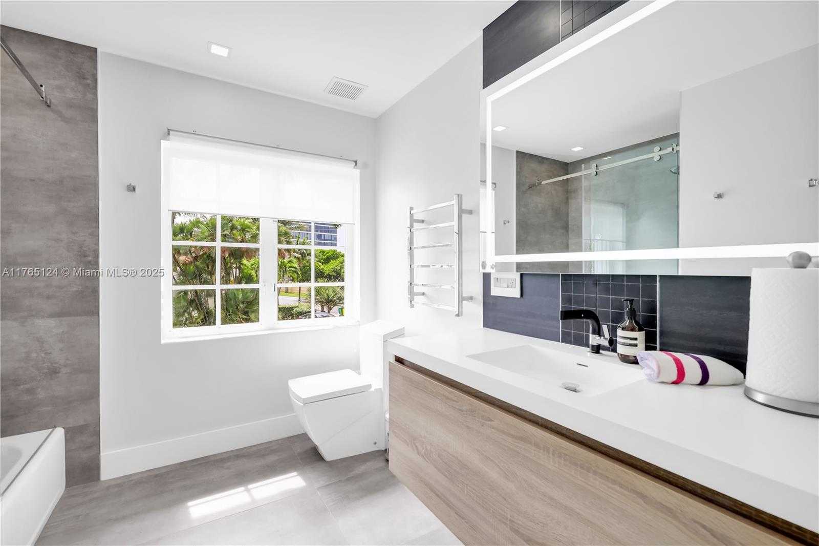 Small Image of 3015 NORTH EAST 208TH ST, Aventura Number 37