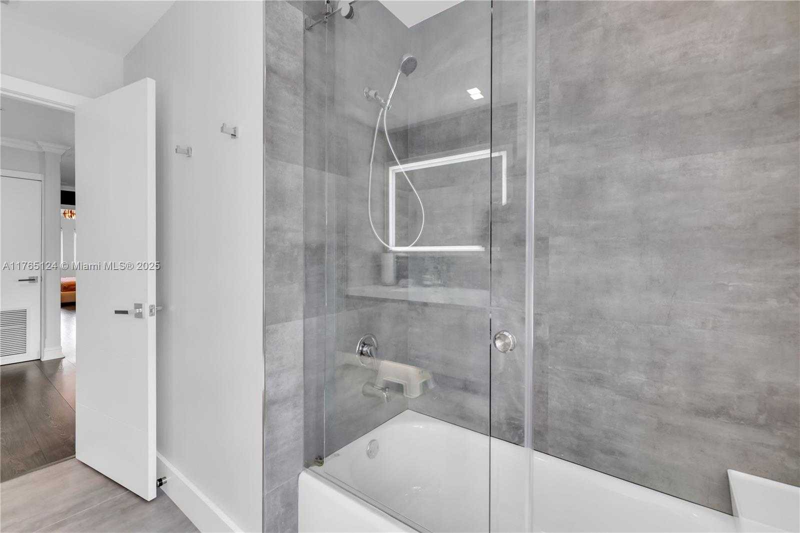 Small Image of 3015 NORTH EAST 208TH ST, Aventura Number 38