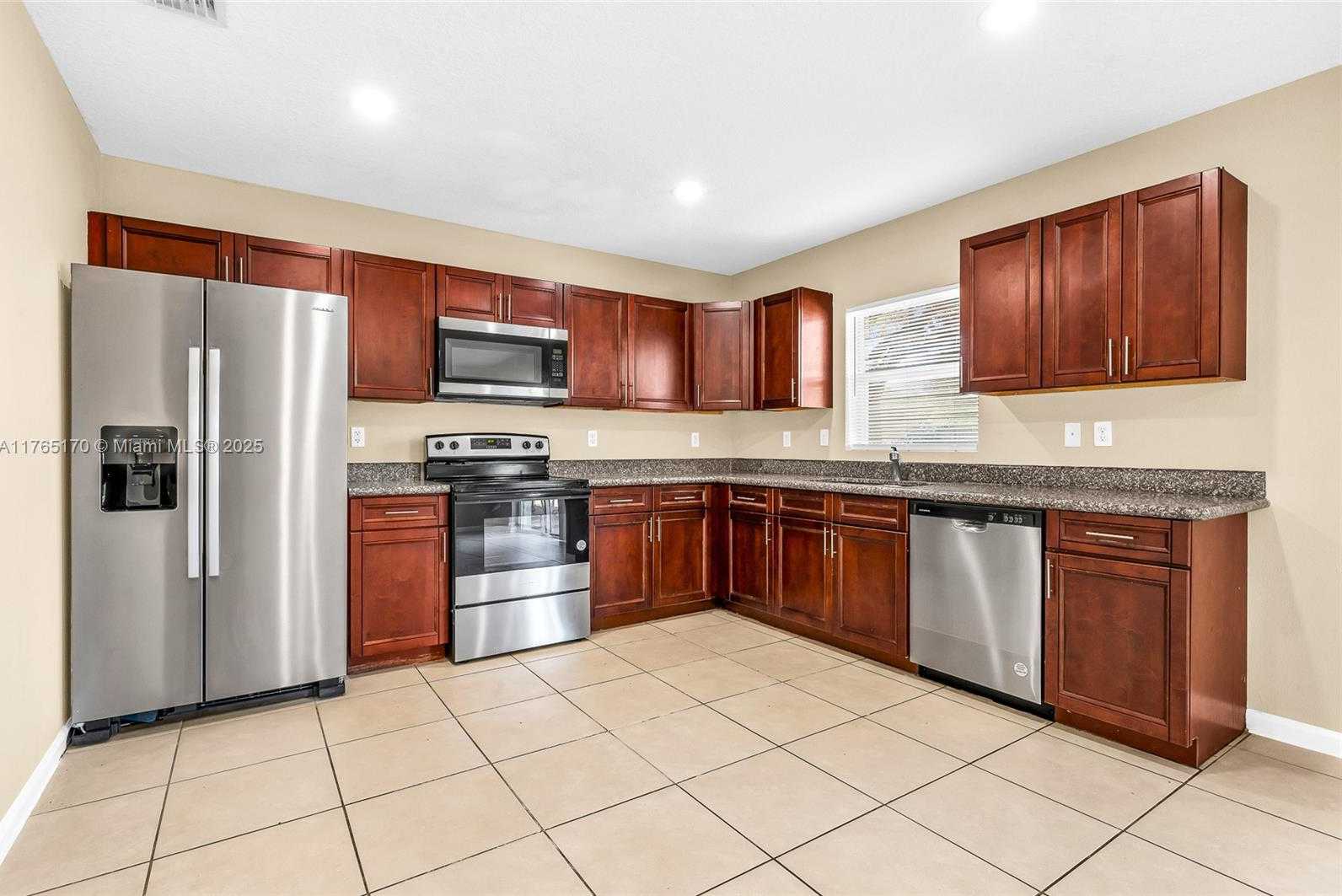 Small Image of 961 SOUTH WEST 15TH ST, Deerfield Beach Number 2