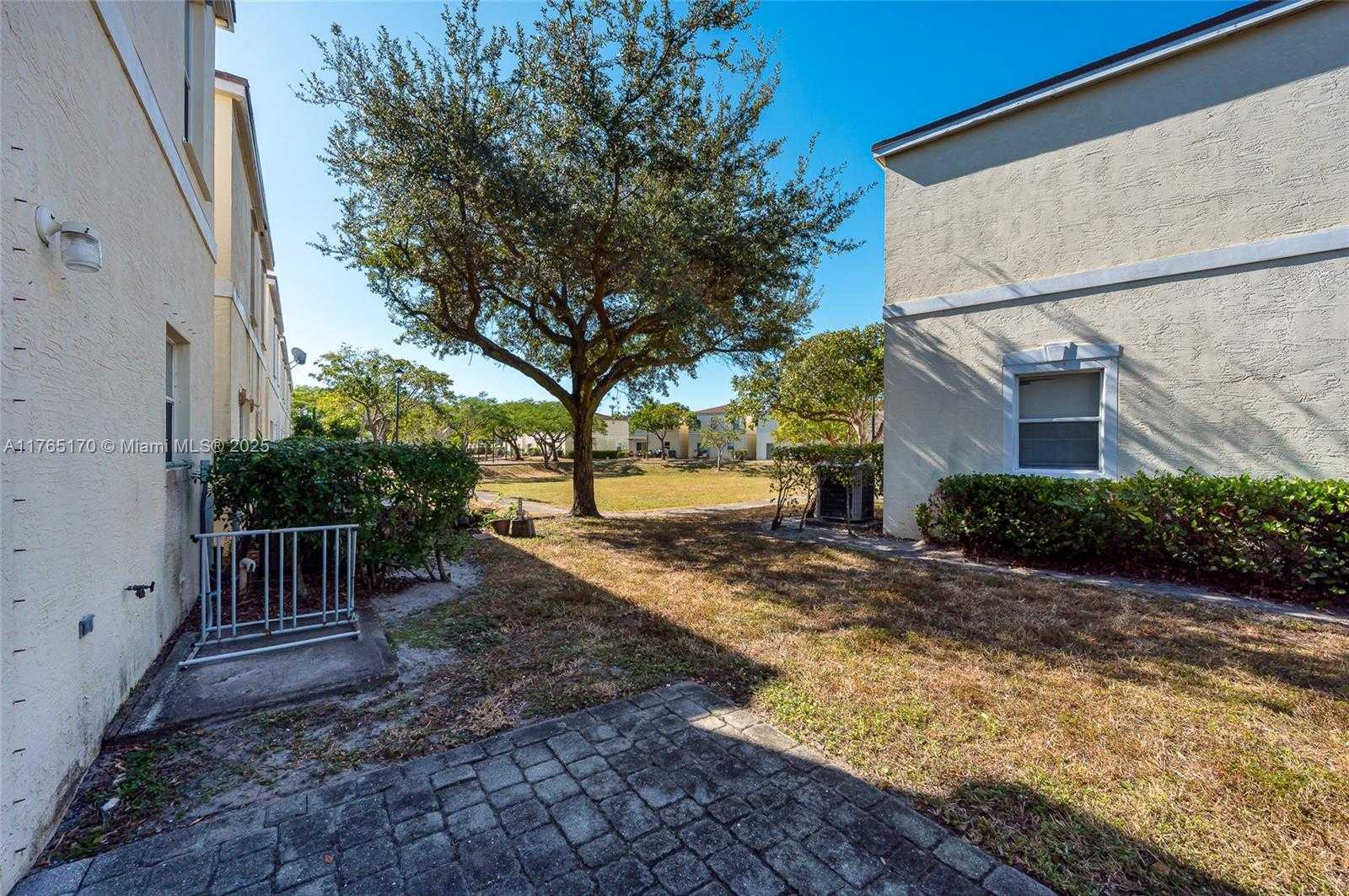 Small Image of 961 SOUTH WEST 15TH ST, Deerfield Beach Number 23