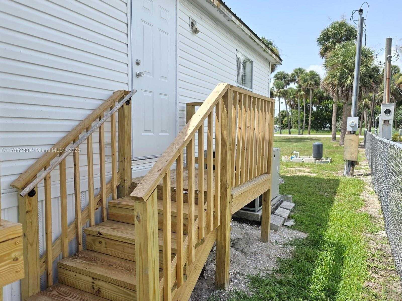 Small Image of 6458 SOUTH EAST HIGHWAY 441, Okeechobee Number 47