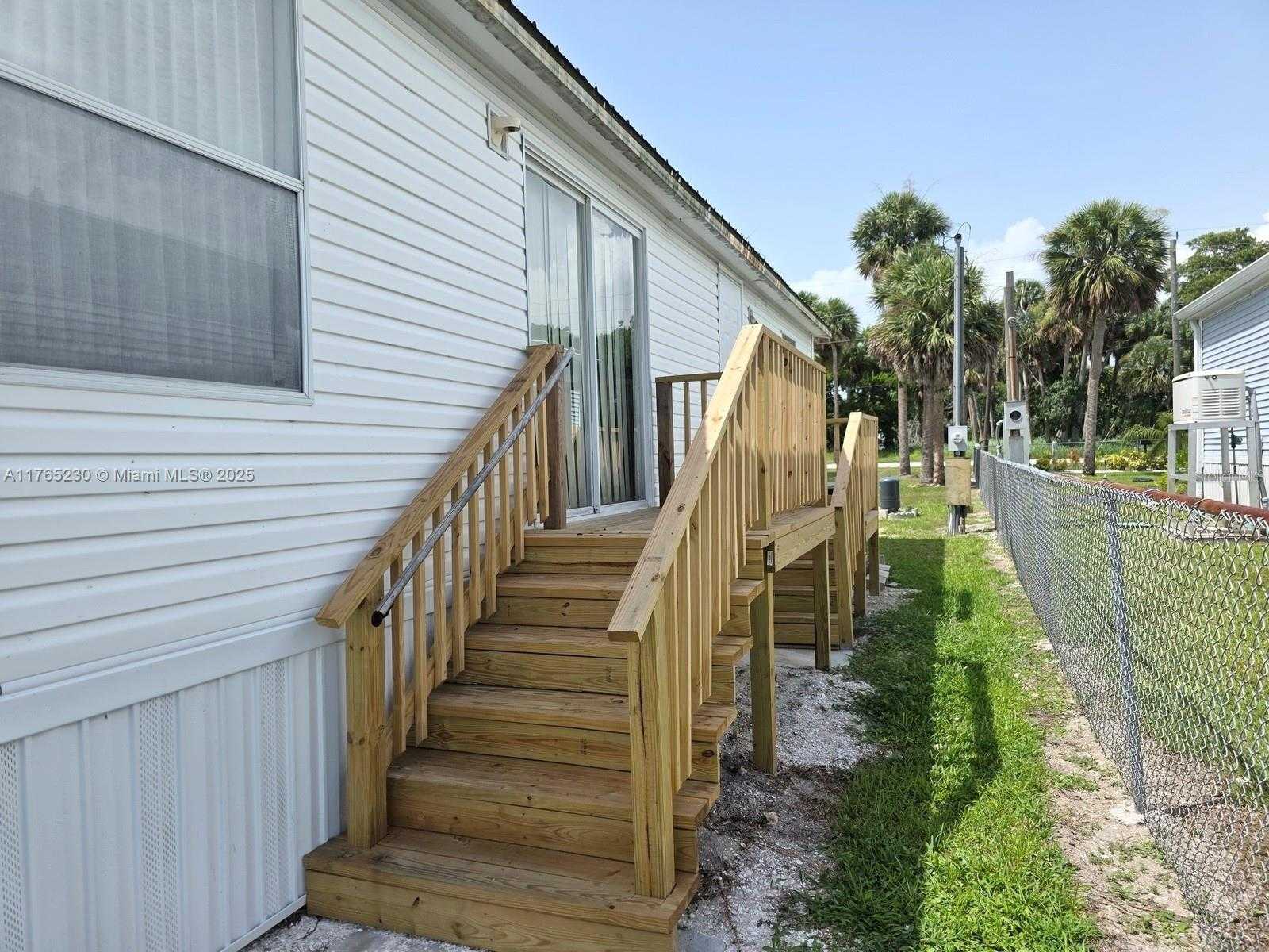 Small Image of 6458 SOUTH EAST HIGHWAY 441, Okeechobee Number 6