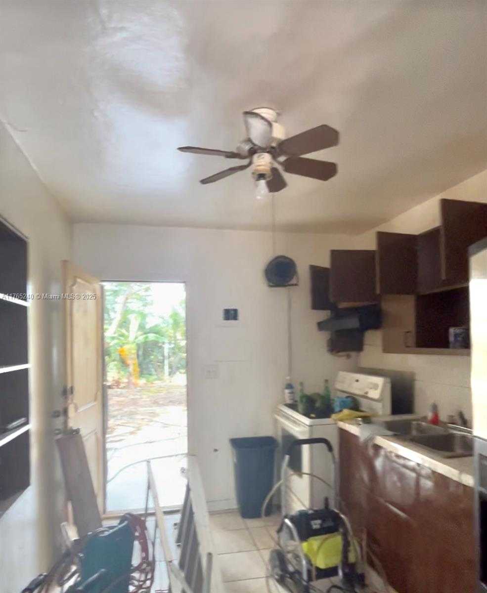 Small Image of 671 EAST 17TH ST, Hialeah Number 10
