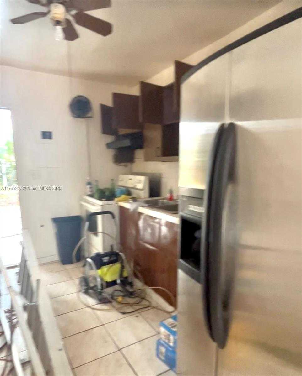 Small Image of 671 EAST 17TH ST, Hialeah Number 11