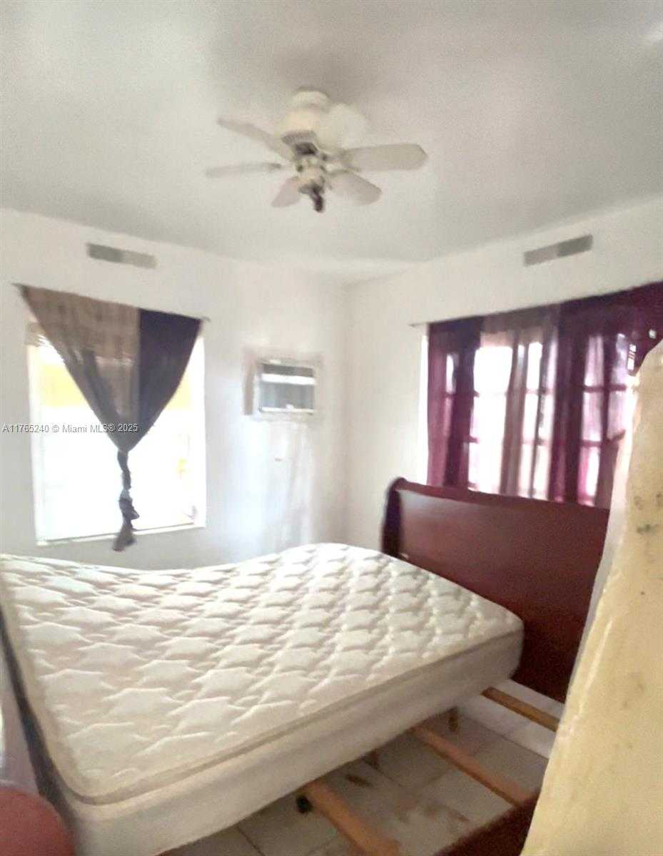 Small Image of 671 EAST 17TH ST, Hialeah Number 12