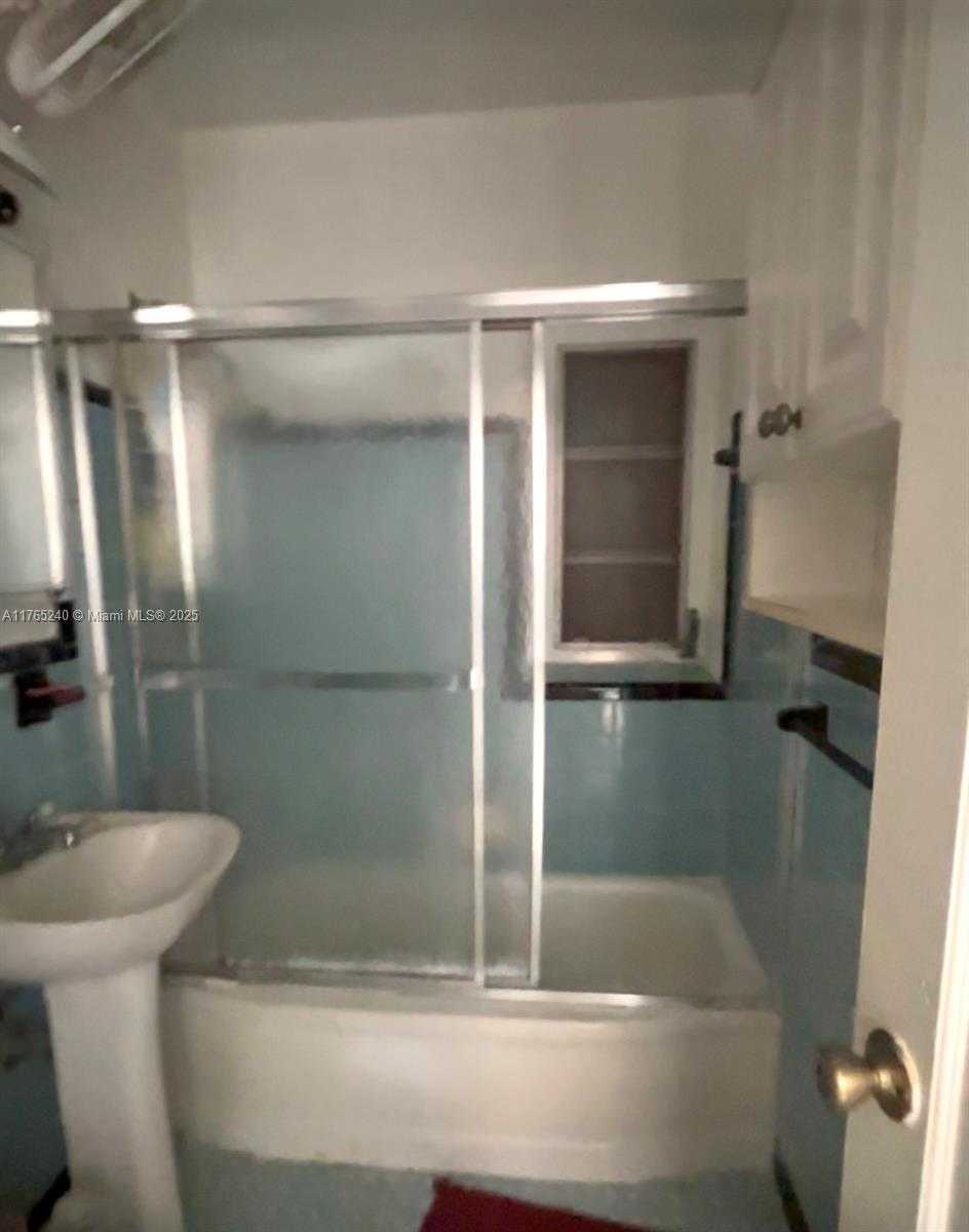Small Image of 671 EAST 17TH ST, Hialeah Number 14