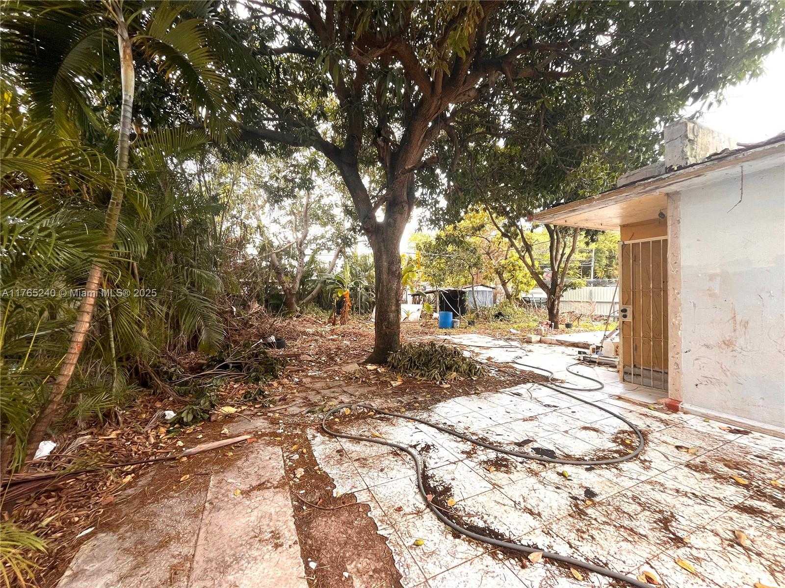 Small Image of 671 EAST 17TH ST, Hialeah Number 15