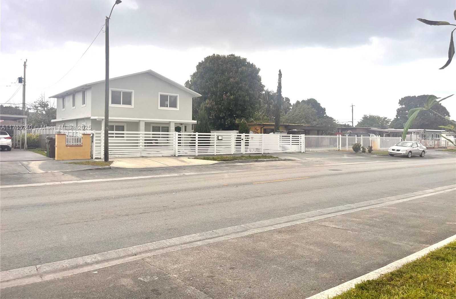 Small Image of 671 EAST 17TH ST, Hialeah Number 19