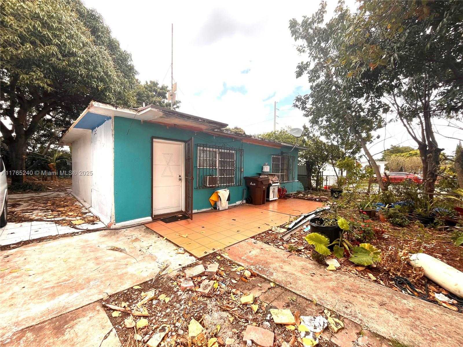 Small Image of 671 EAST 17TH ST, Hialeah Number 2
