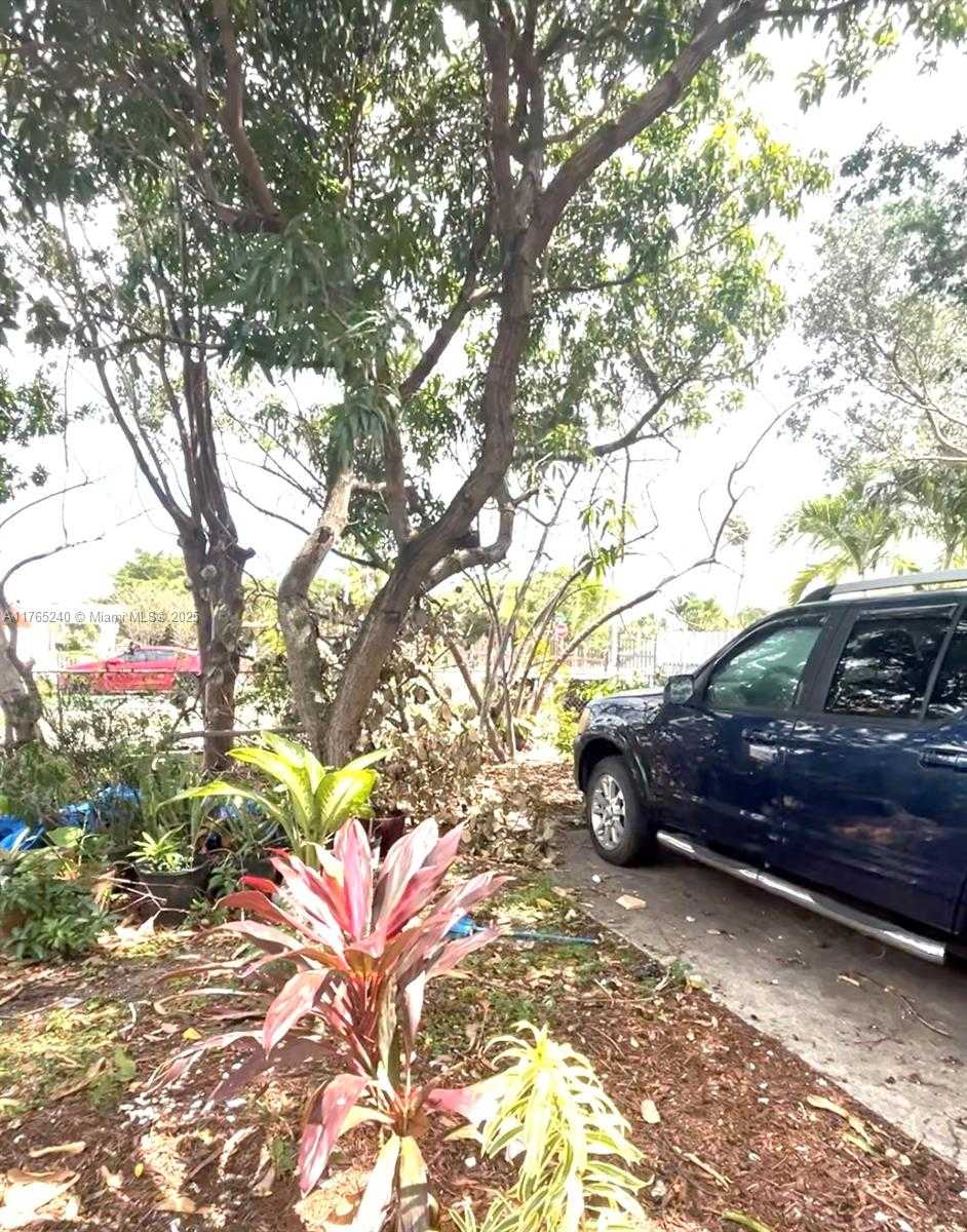 Small Image of 671 EAST 17TH ST, Hialeah Number 3