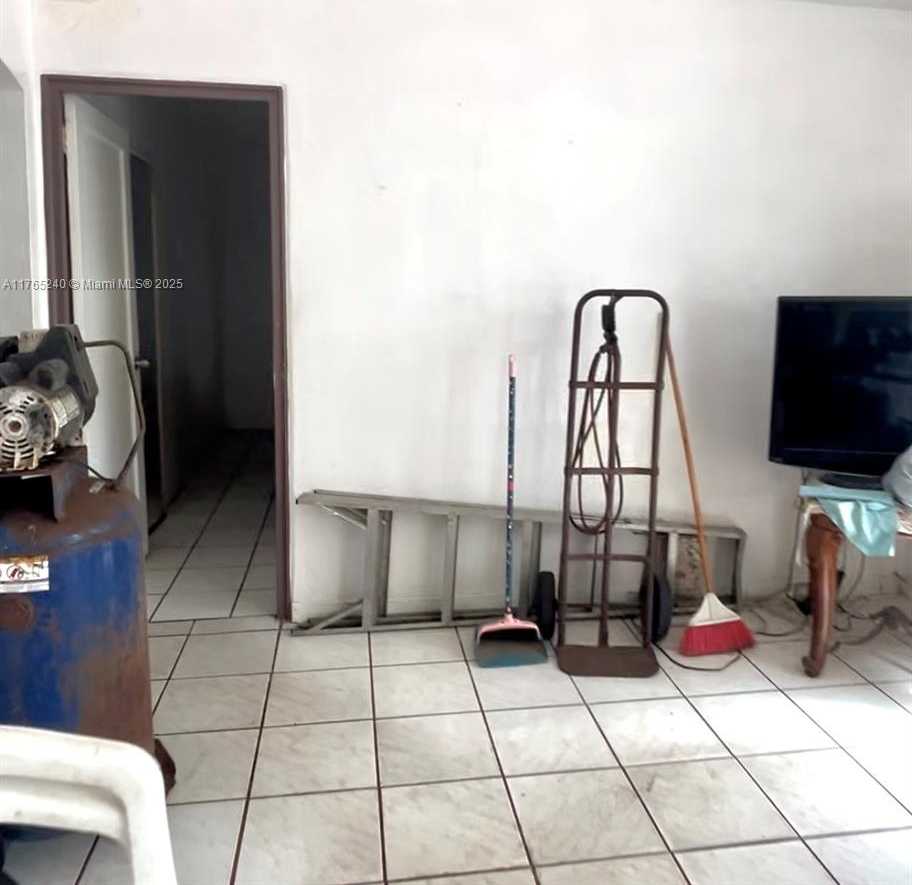 Small Image of 671 EAST 17TH ST, Hialeah Number 5
