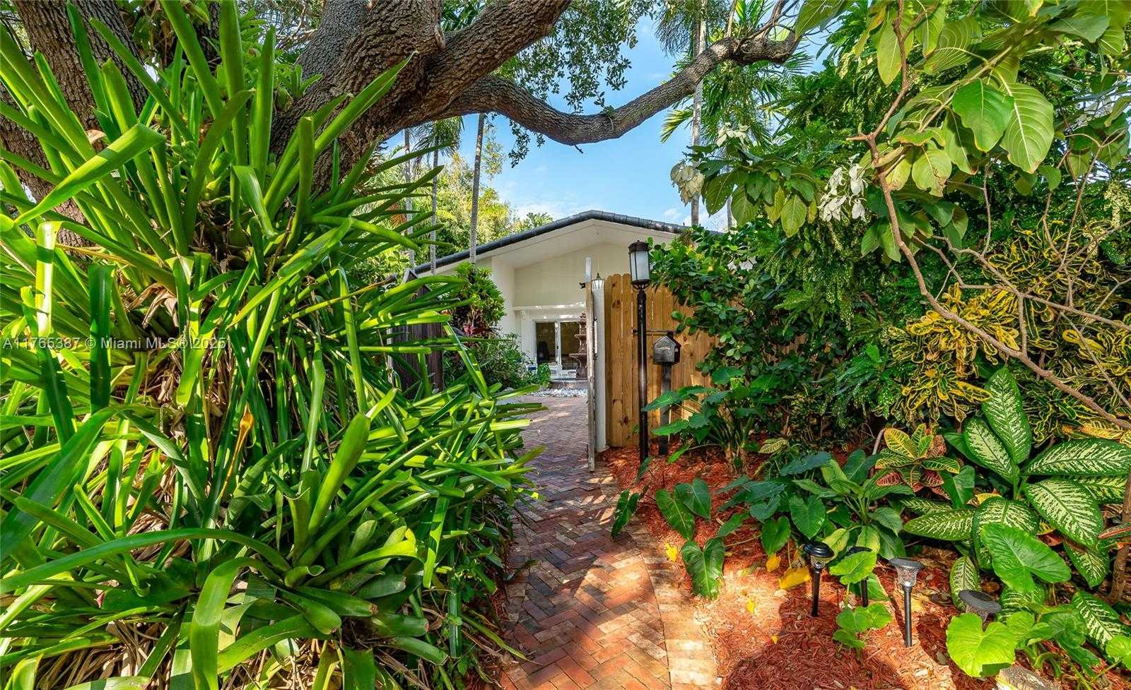 Small Image of 269 CRANWOOD DR, Key Biscayne Number 28