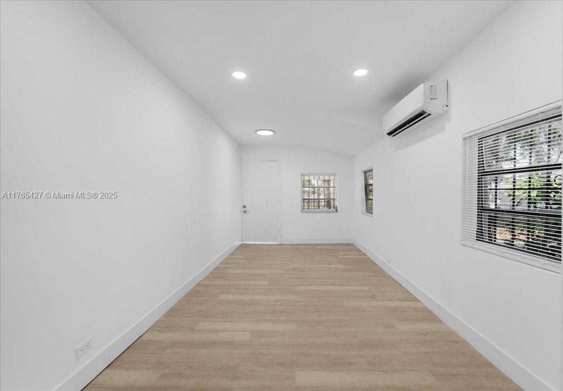 Small Image of 2911 NORTH WEST 30TH ST, Miami Number 11