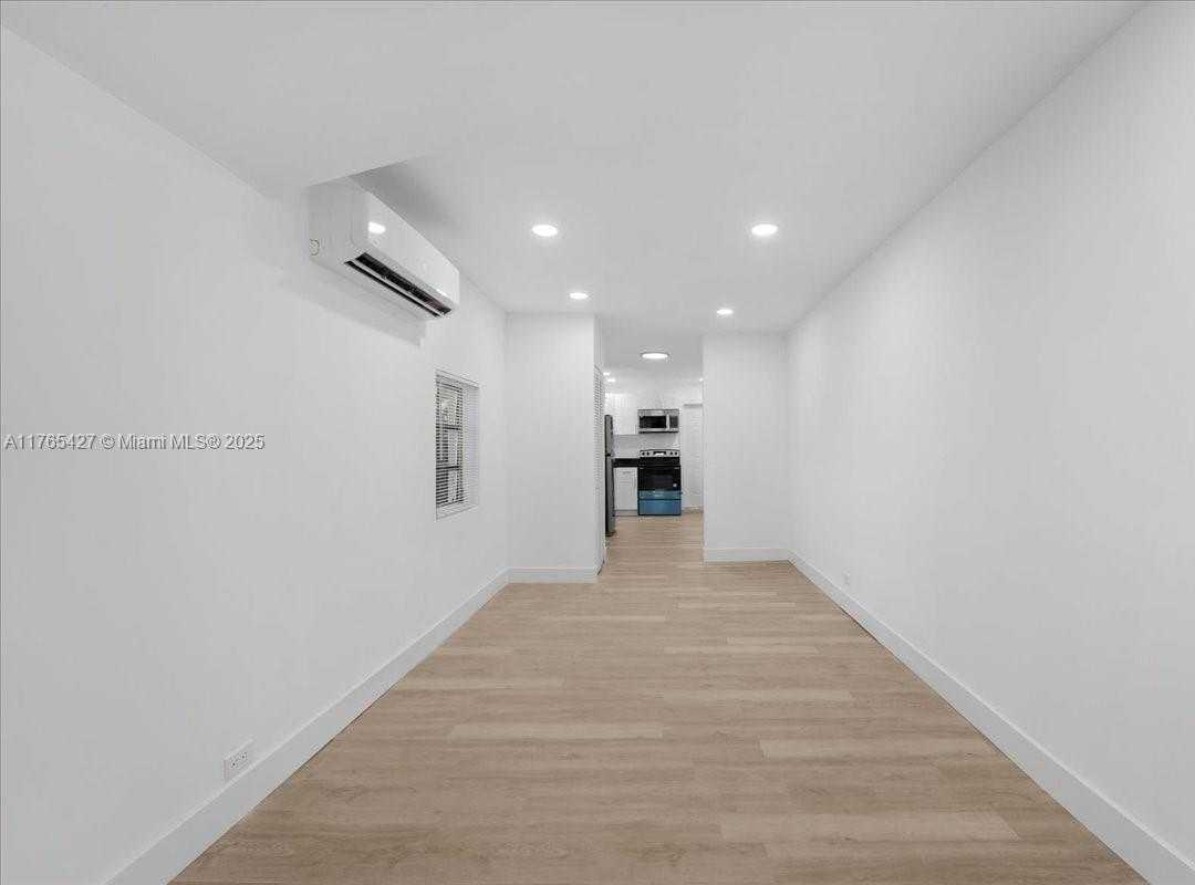 Small Image of 2911 NORTH WEST 30TH ST, Miami Number 13