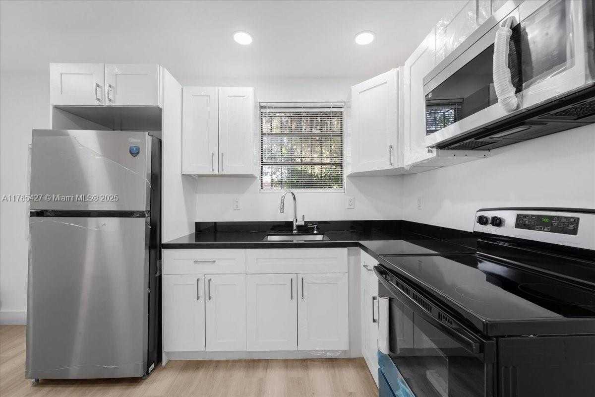Small Image of 2911 NORTH WEST 30TH ST, Miami Number 19