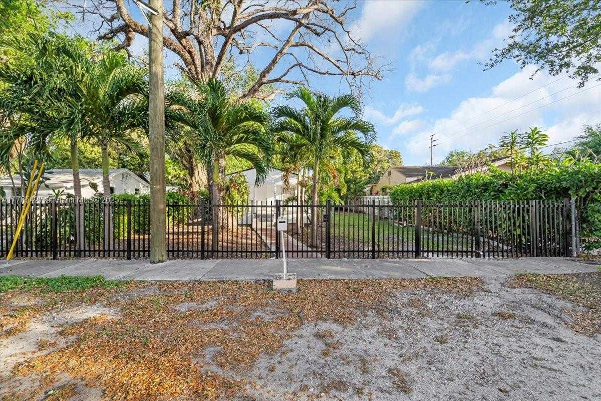 Small Image of 2911 NORTH WEST 30TH ST, Miami Number 2