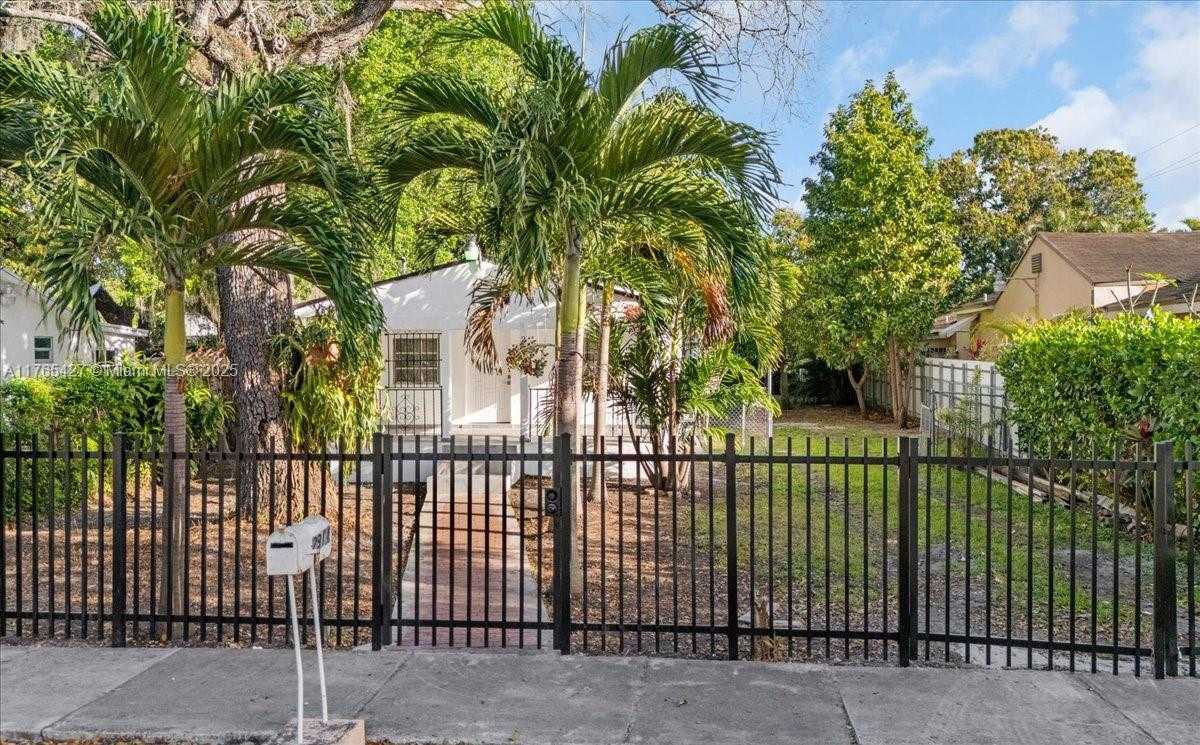 Small Image of 2911 NORTH WEST 30TH ST, Miami Number 3