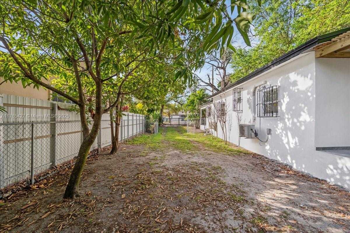 Small Image of 2911 NORTH WEST 30TH ST, Miami Number 38