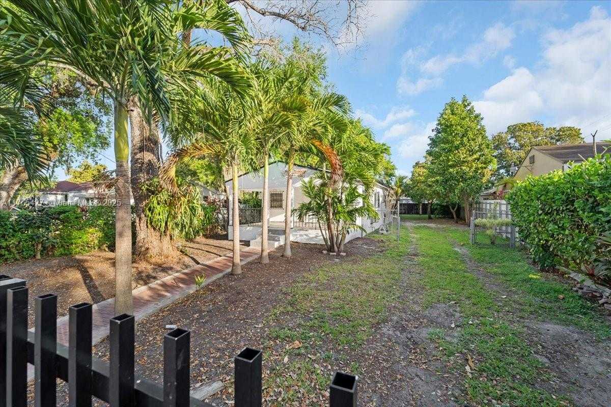 Small Image of 2911 NORTH WEST 30TH ST, Miami Number 6