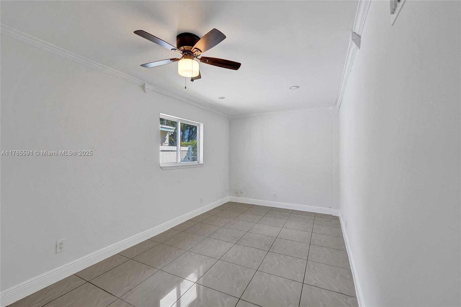 Small Image of 924 NORTH 30TH RD, Hollywood Number 11