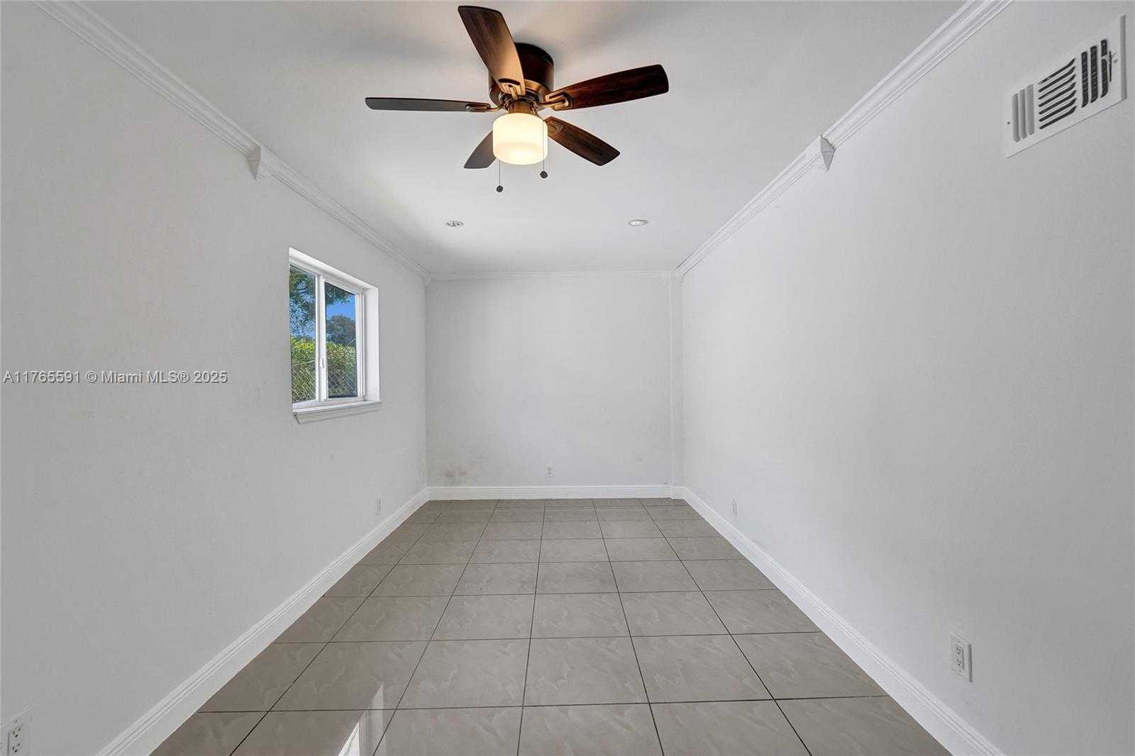 Small Image of 924 NORTH 30TH RD, Hollywood Number 12