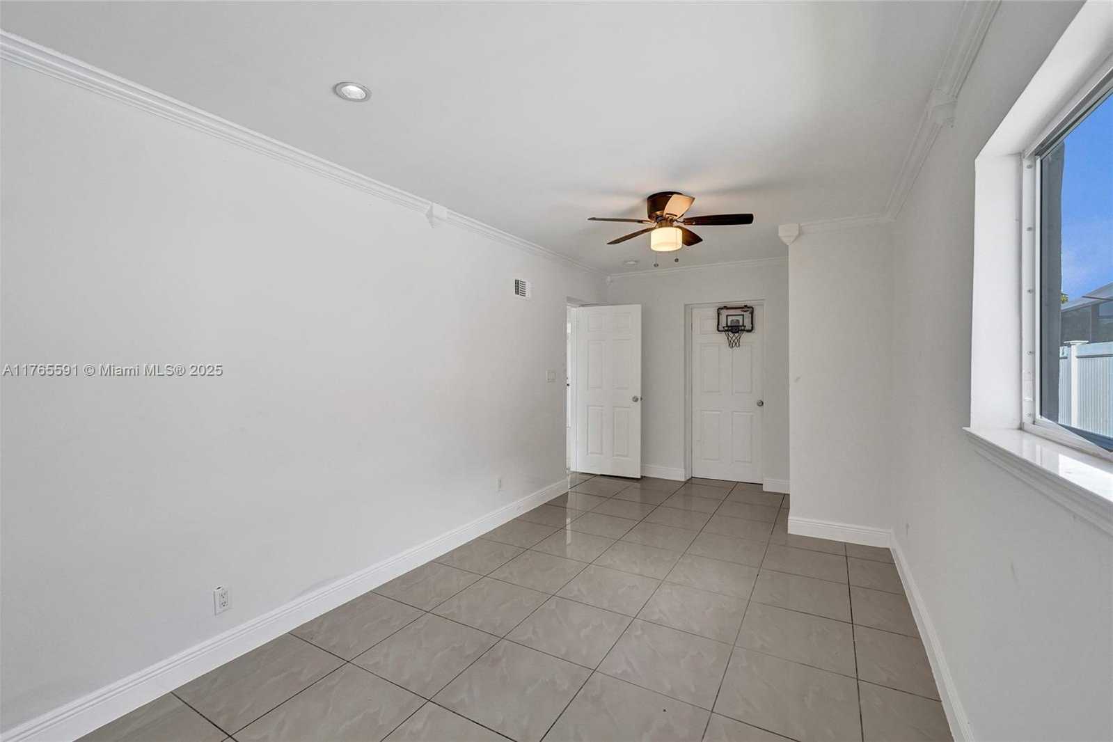 Small Image of 924 NORTH 30TH RD, Hollywood Number 13