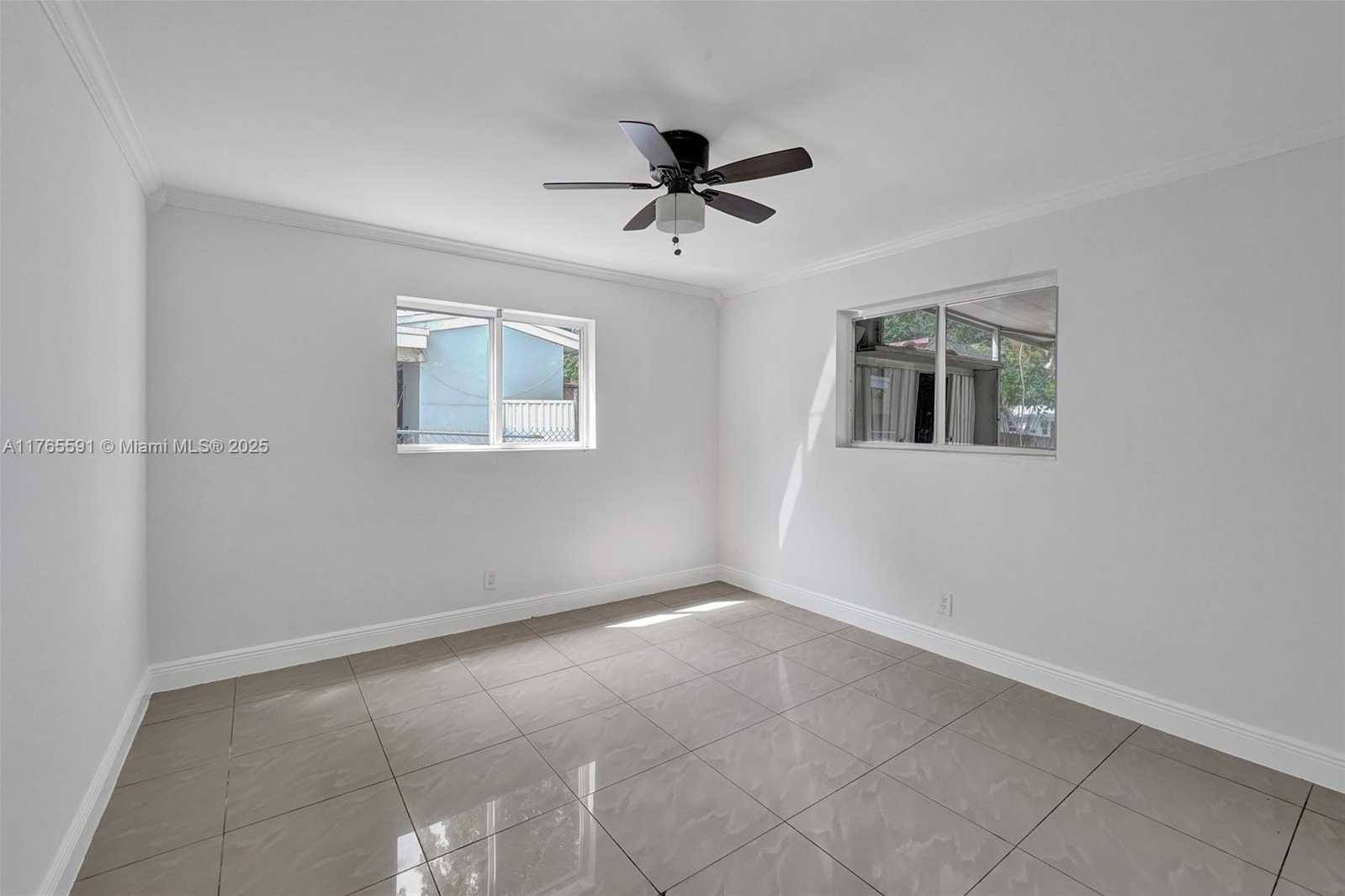 Small Image of 924 NORTH 30TH RD, Hollywood Number 17