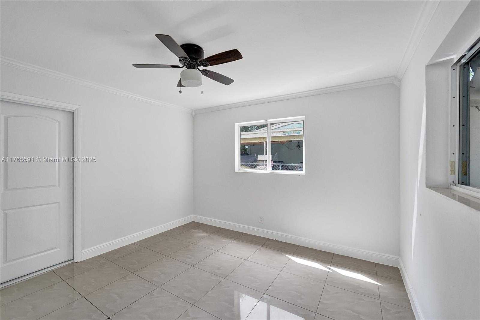 Small Image of 924 NORTH 30TH RD, Hollywood Number 18