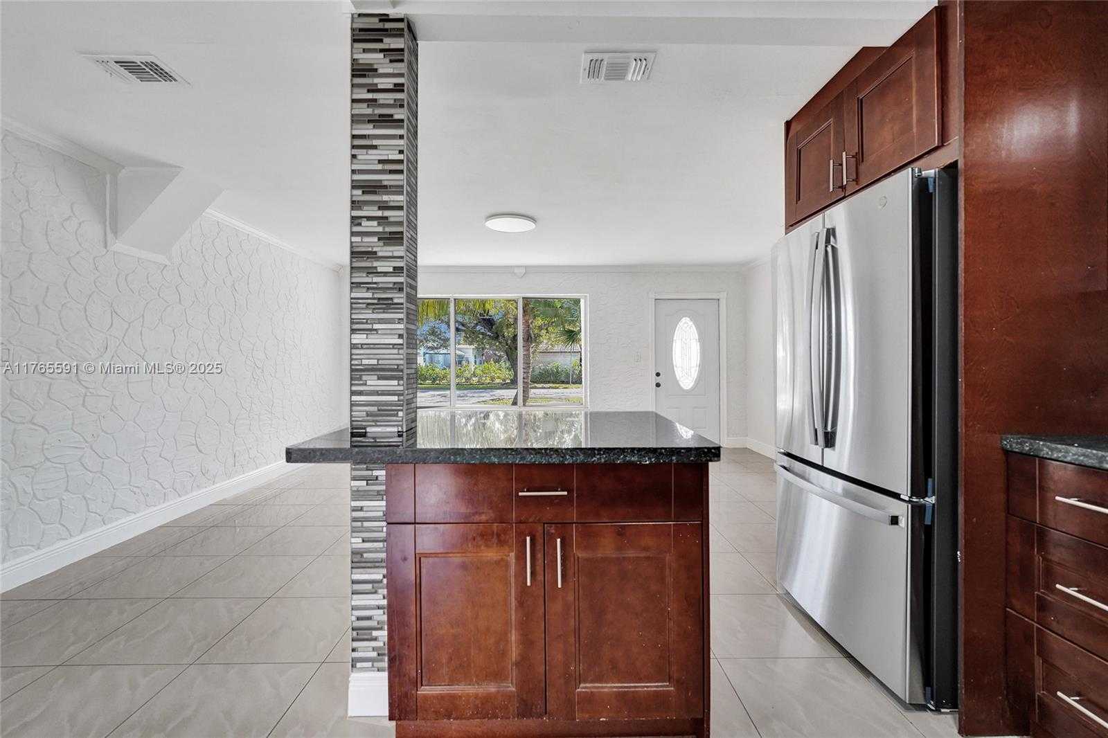 Small Image of 924 NORTH 30TH RD, Hollywood Number 2