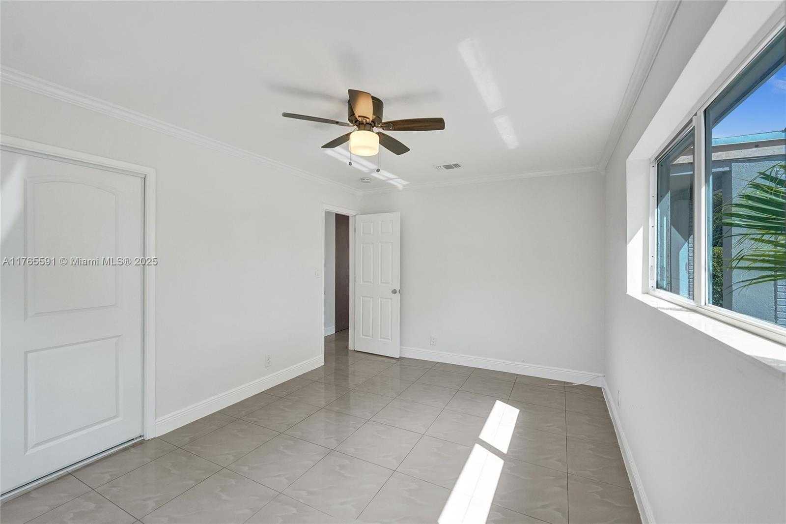 Small Image of 924 NORTH 30TH RD, Hollywood Number 22