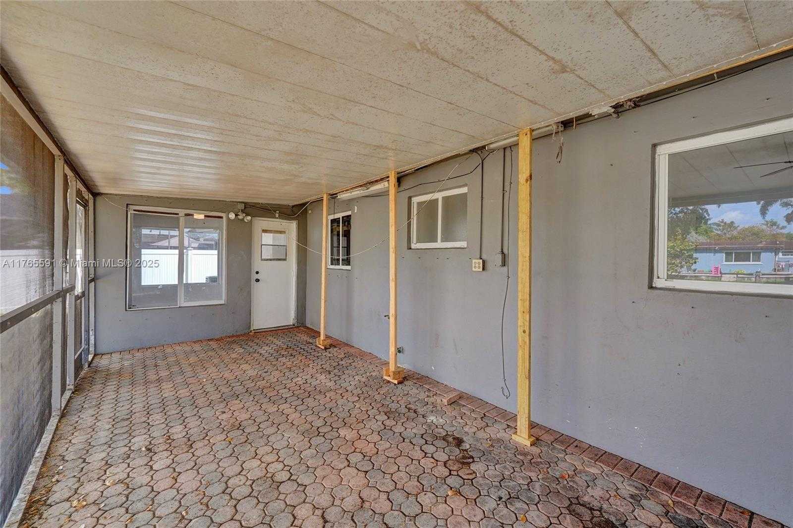 Small Image of 924 NORTH 30TH RD, Hollywood Number 28