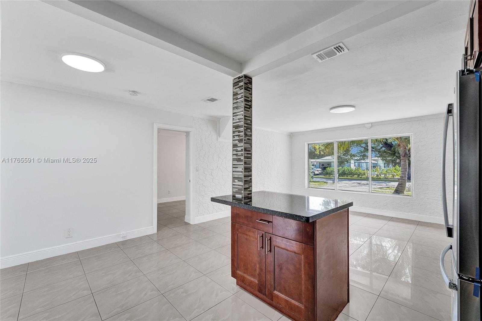Small Image of 924 NORTH 30TH RD, Hollywood Number 3