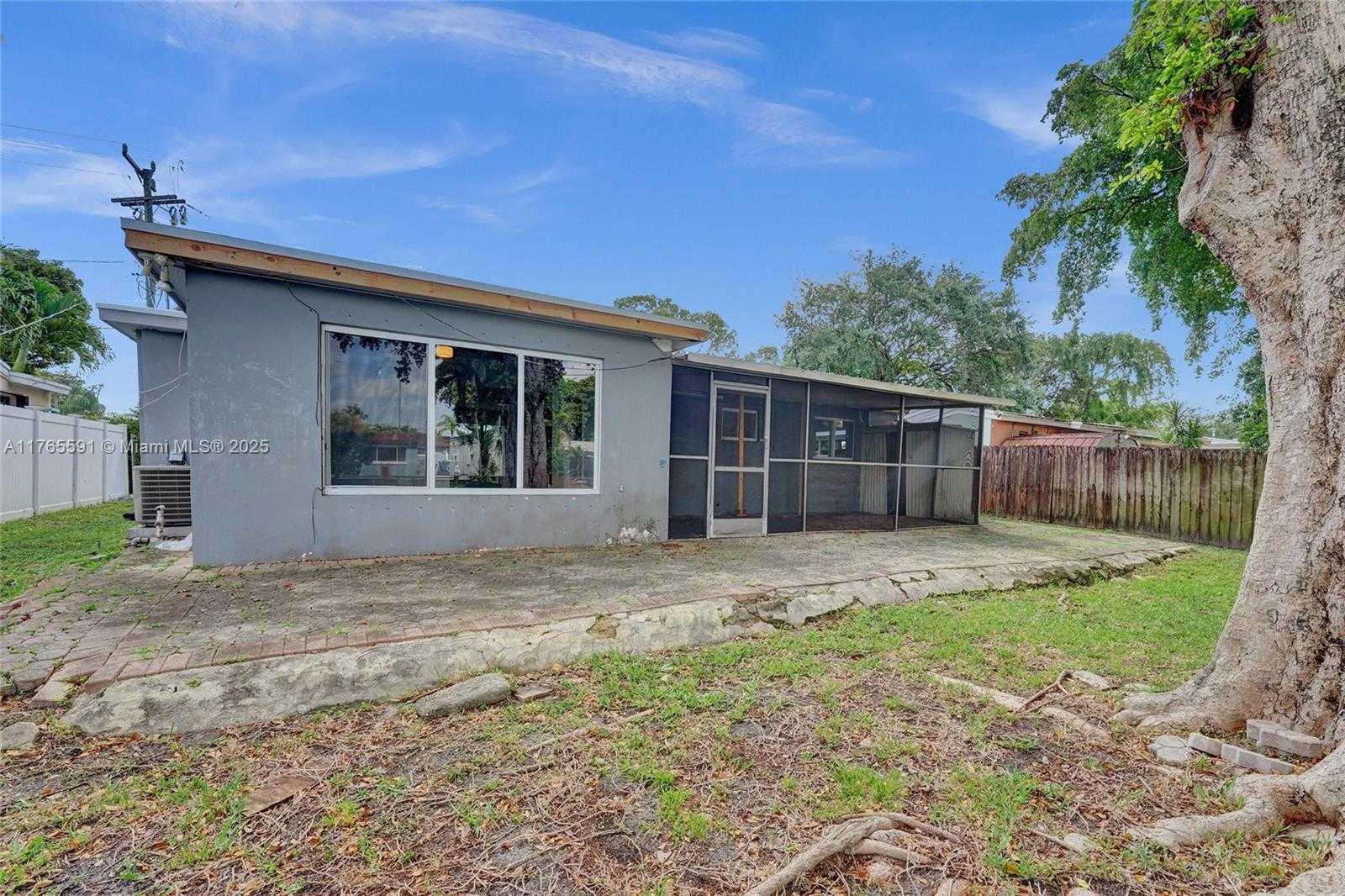Small Image of 924 NORTH 30TH RD, Hollywood Number 35