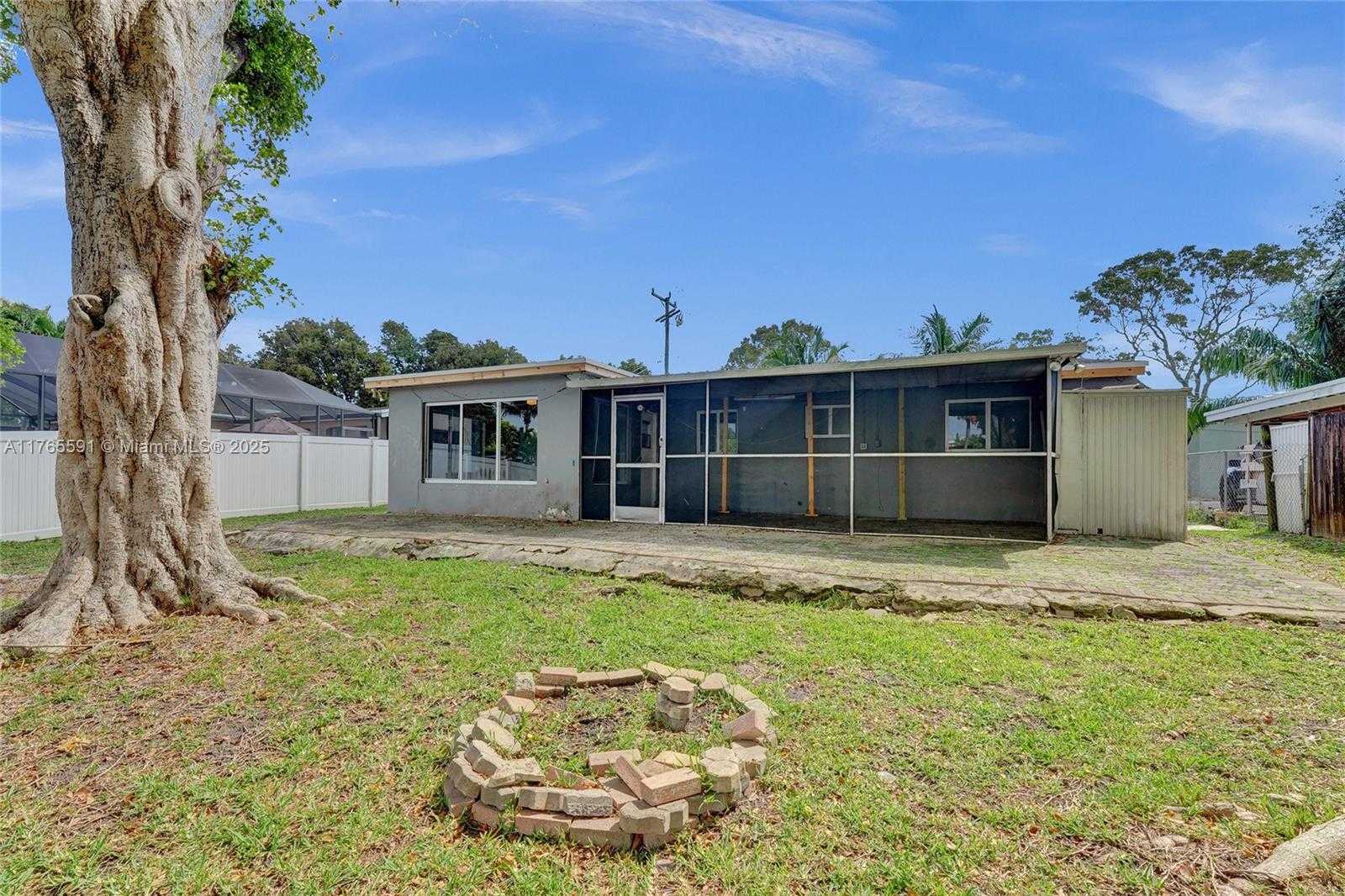 Small Image of 924 NORTH 30TH RD, Hollywood Number 38