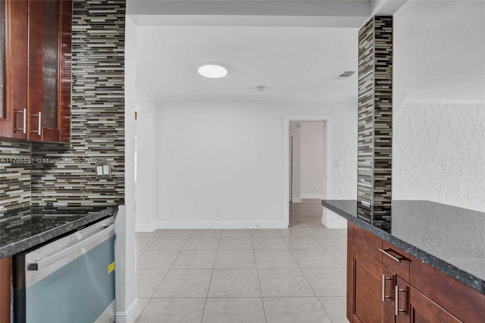 Small Image of 924 NORTH 30TH RD, Hollywood Number 4