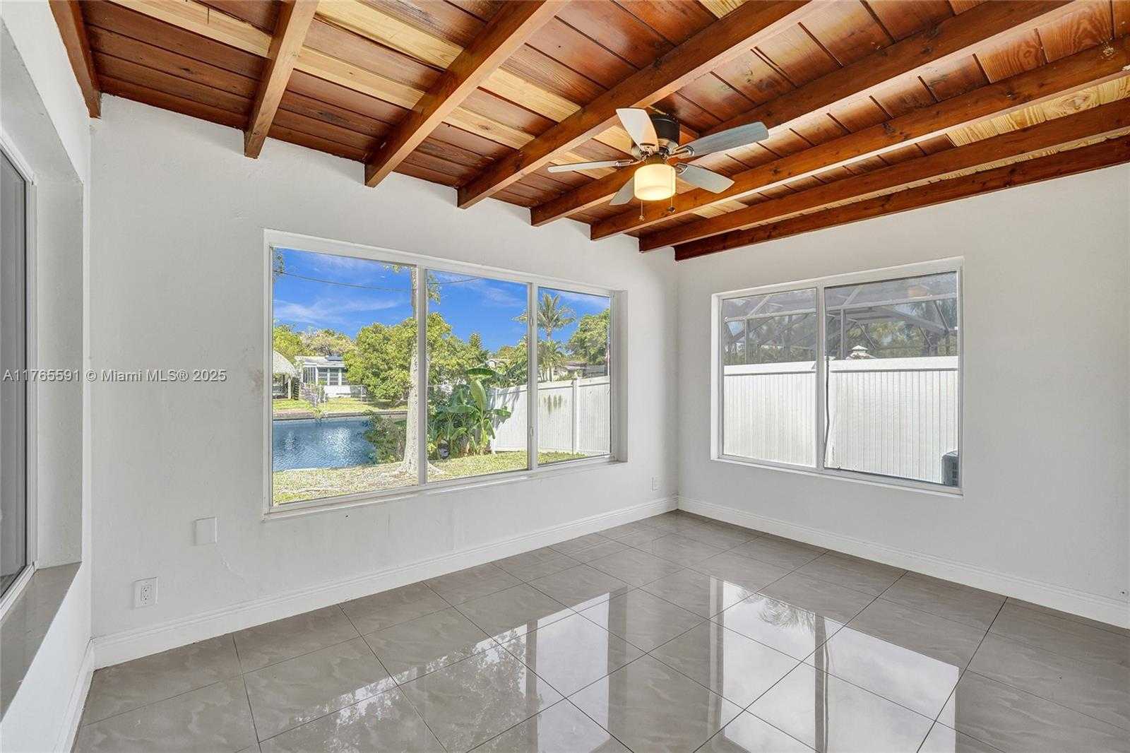 Small Image of 924 NORTH 30TH RD, Hollywood Number 6