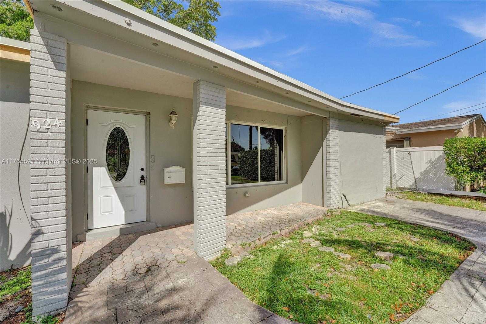 Small Image of 924 NORTH 30TH RD, Hollywood Number 68