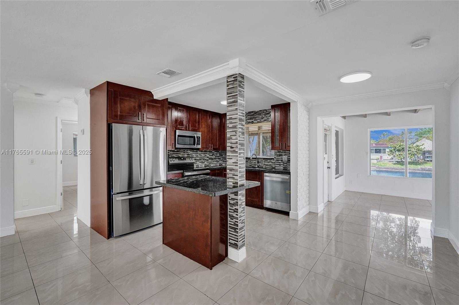 Small Image of 924 NORTH 30TH RD, Hollywood Number 78