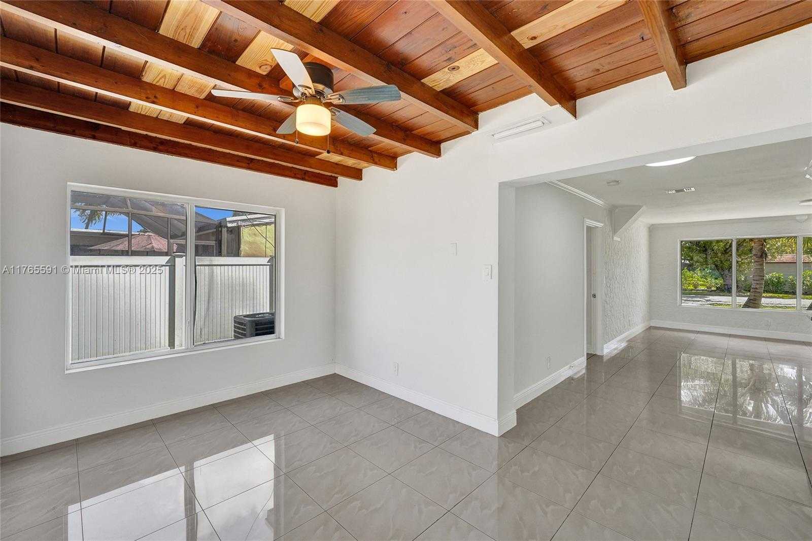 Small Image of 924 NORTH 30TH RD, Hollywood Number 8
