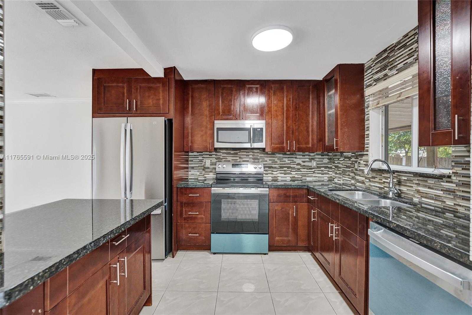 Small Image of 924 NORTH 30TH RD, Hollywood Number 84