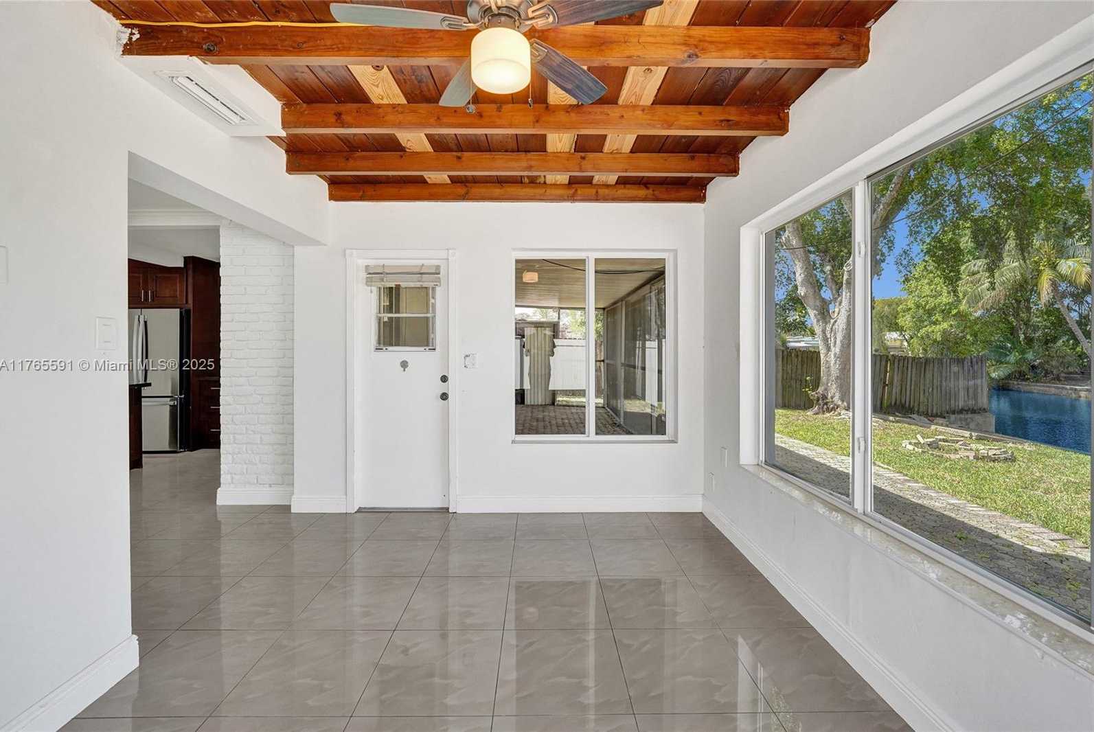 Small Image of 924 NORTH 30TH RD, Hollywood Number 9