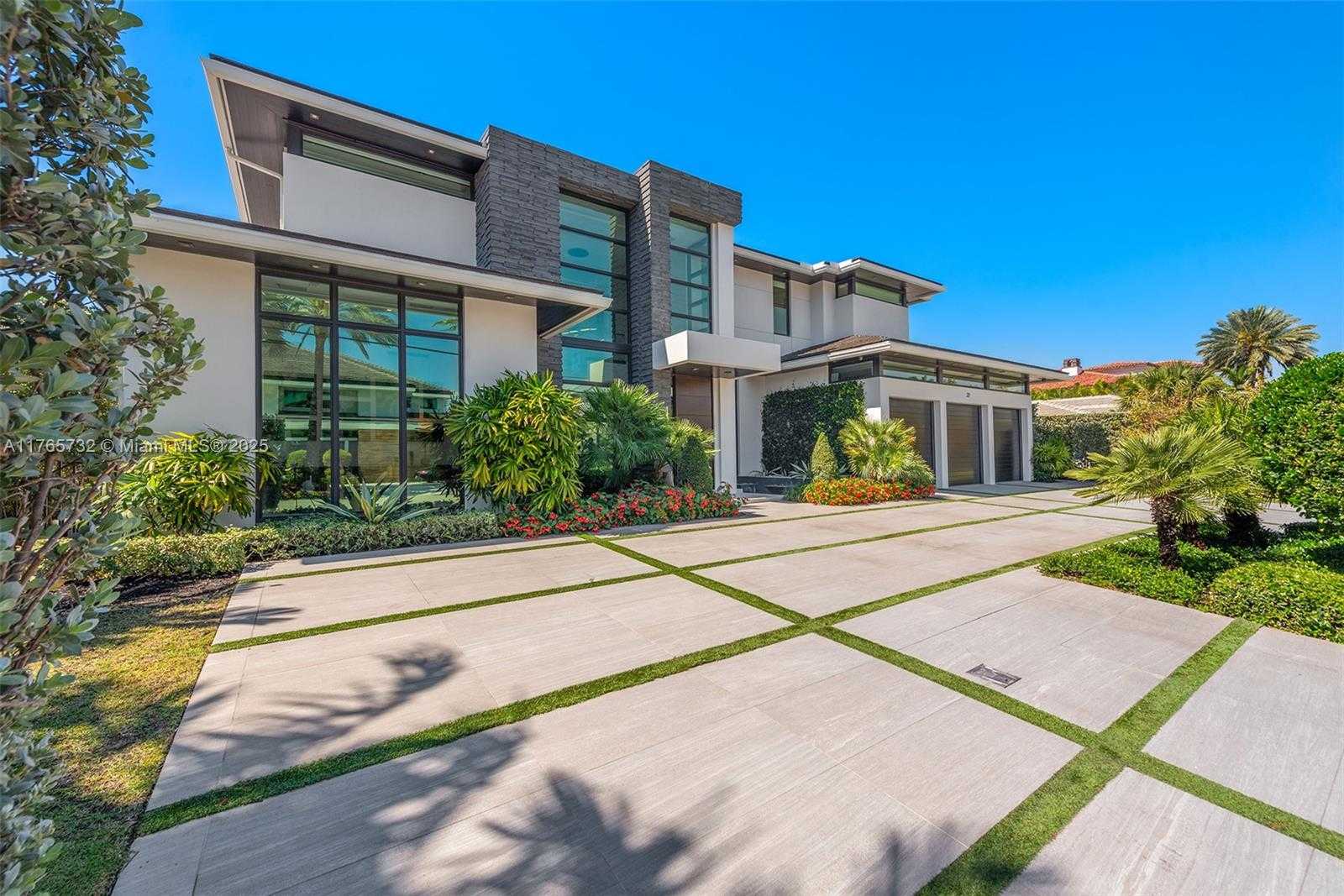 Small Image of 22 ISLA BAHIA DR, Fort Lauderdale Number 2