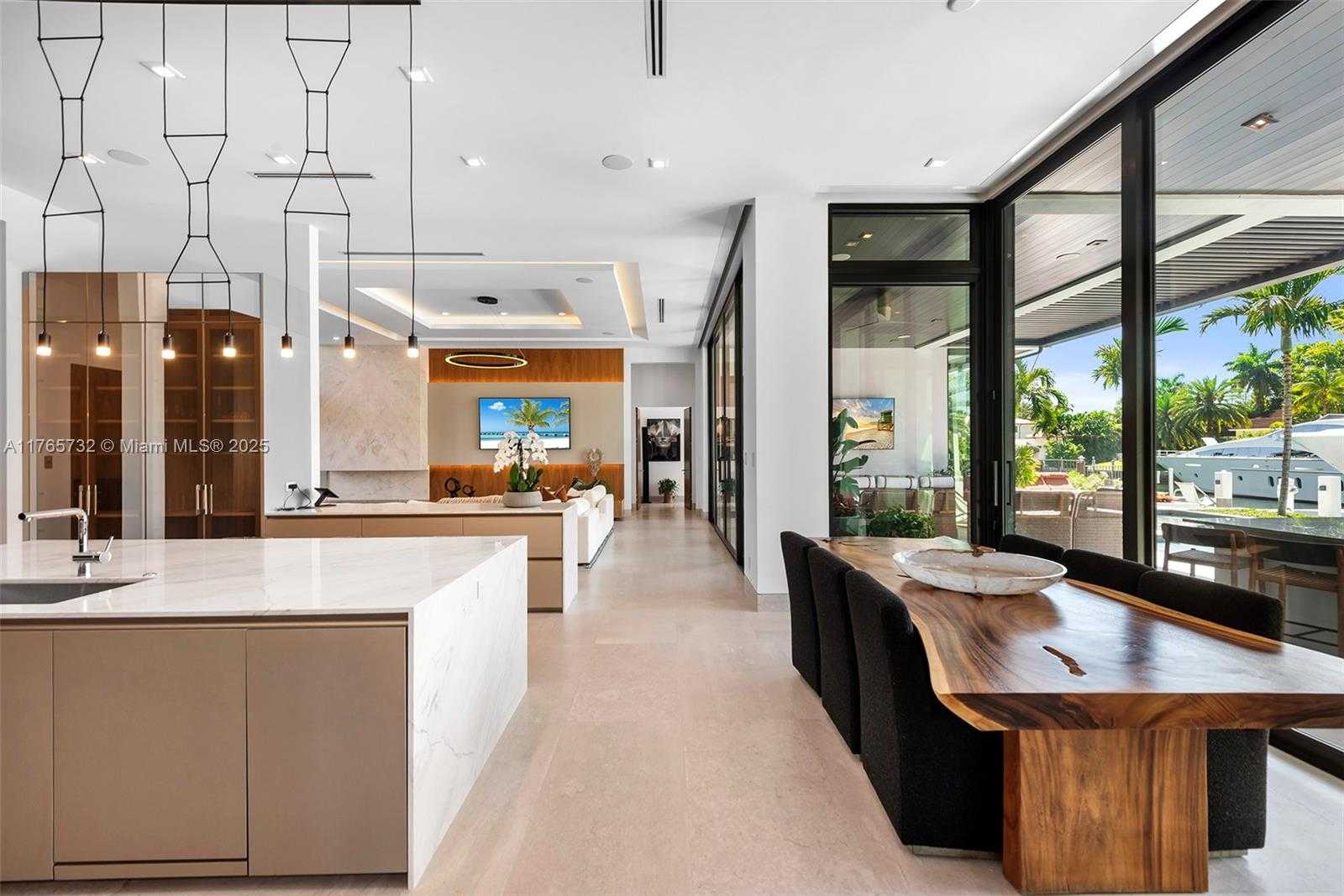 Small Image of 22 ISLA BAHIA DR, Fort Lauderdale Number 26