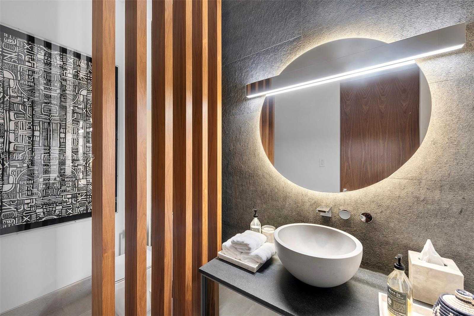 Small Image of 22 ISLA BAHIA DR, Fort Lauderdale Number 38