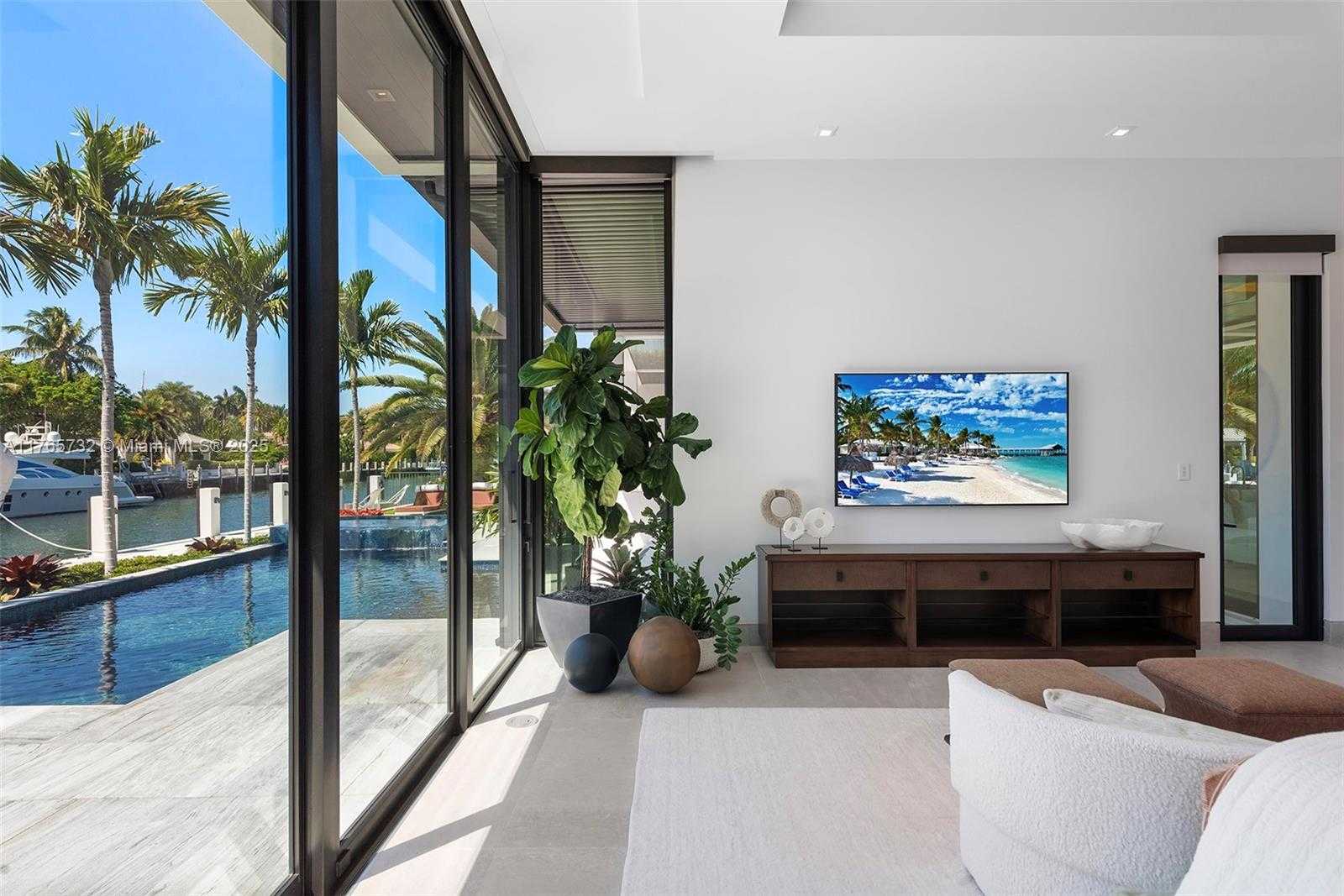 Small Image of 22 ISLA BAHIA DR, Fort Lauderdale Number 42