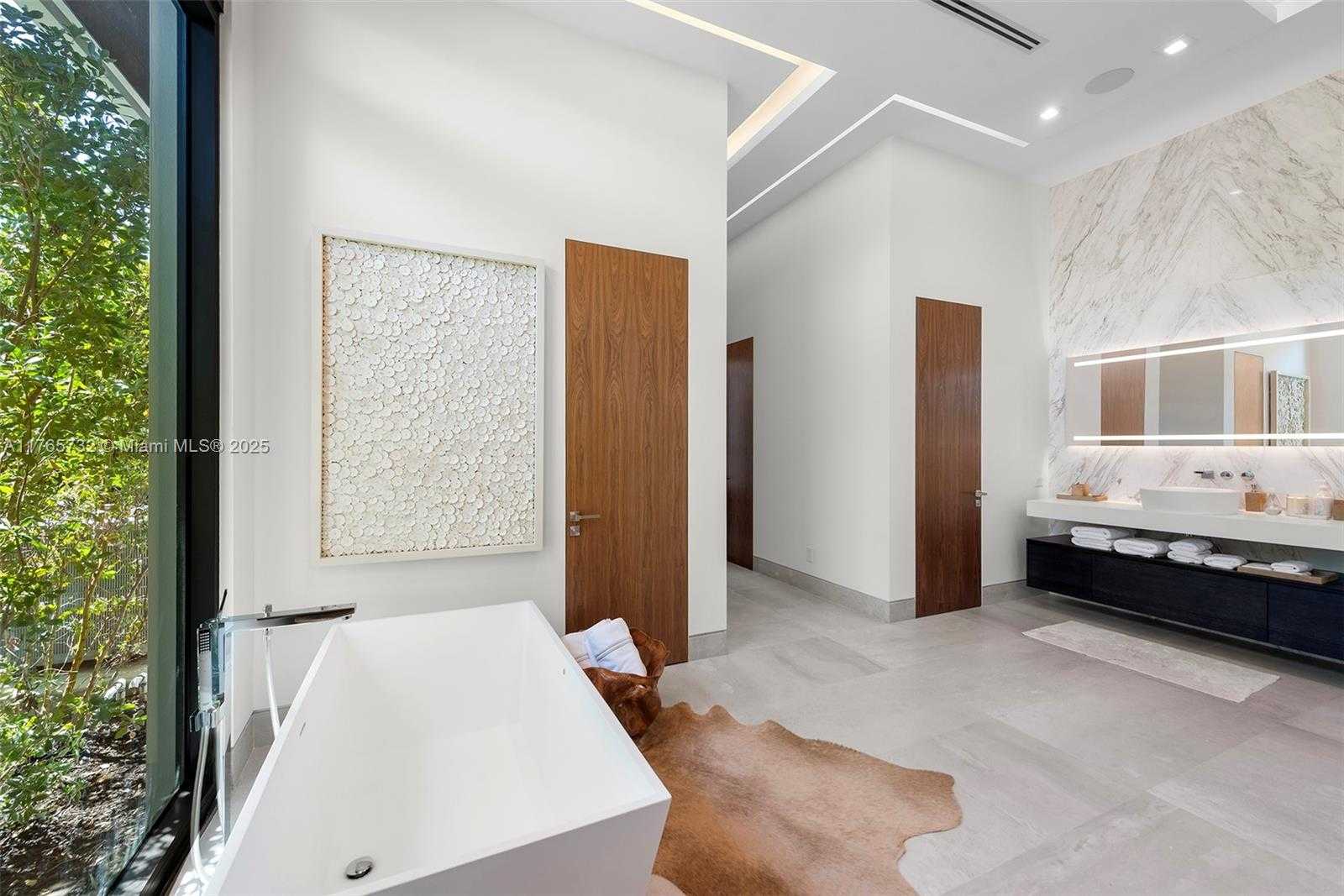Small Image of 22 ISLA BAHIA DR, Fort Lauderdale Number 47