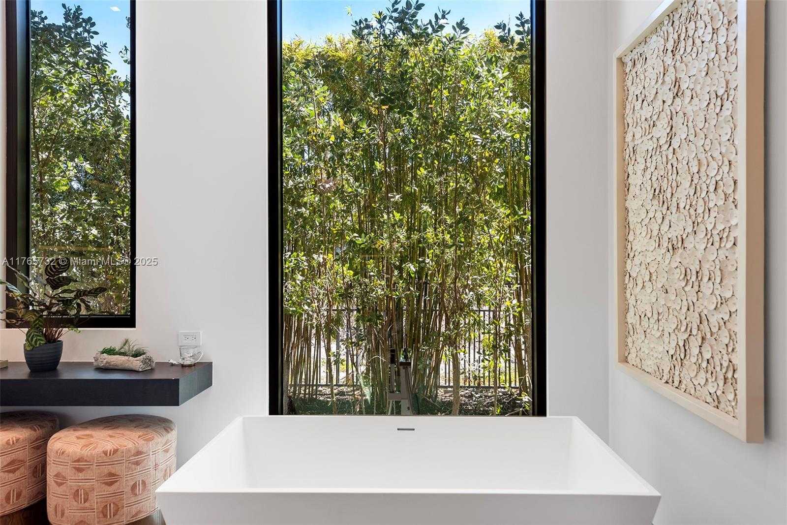 Small Image of 22 ISLA BAHIA DR, Fort Lauderdale Number 48