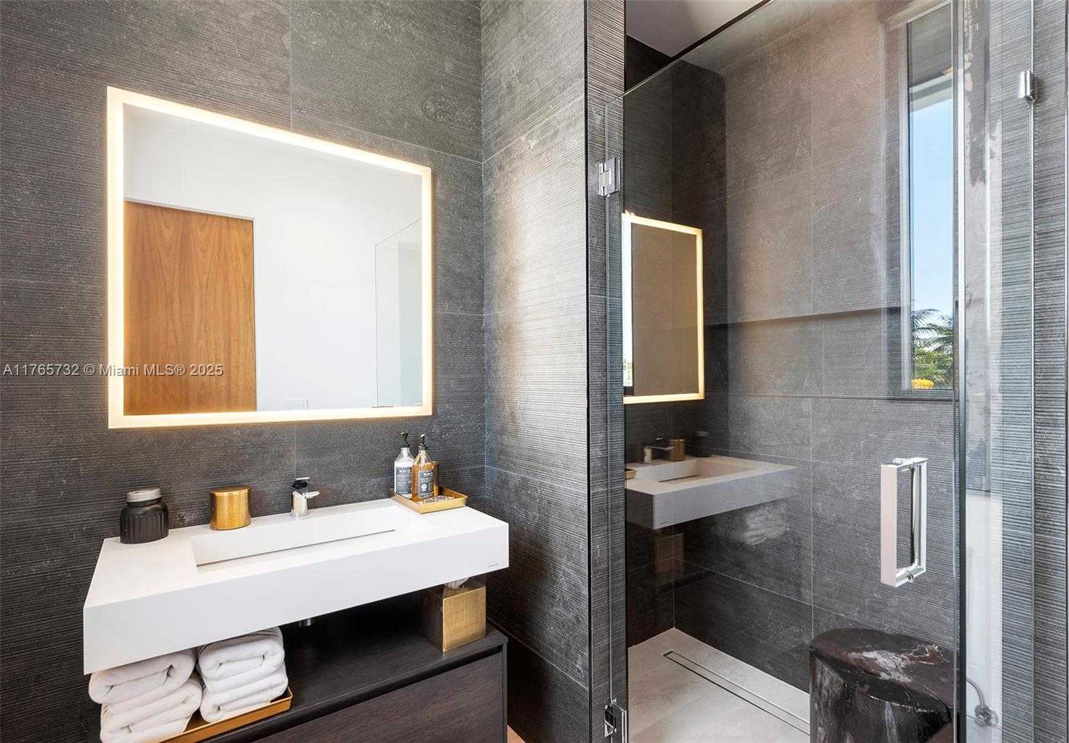 Small Image of 22 ISLA BAHIA DR, Fort Lauderdale Number 62